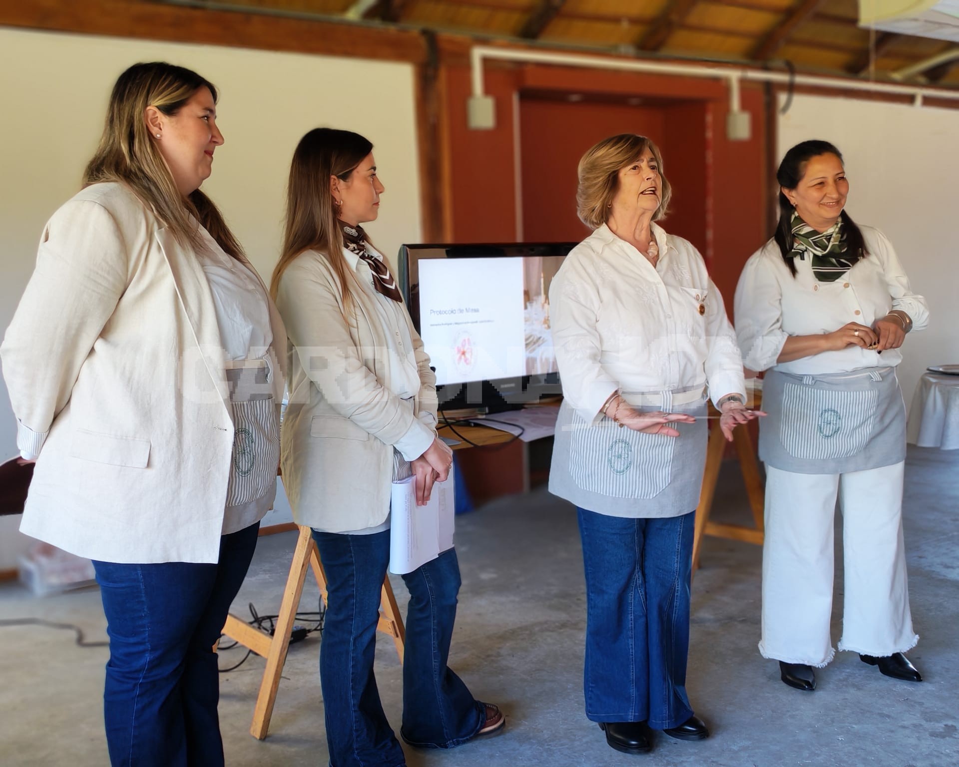 CARFLOR realizó un Taller de mesas con  buena participación. — imagen 1